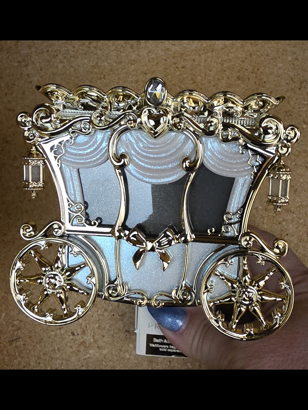Gold-tone Cinderella Carriage Wallflower Plug